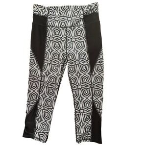 Athleta Geo Chaturanga Capris Cropped Leggings Womens M Black White Yoga Gym